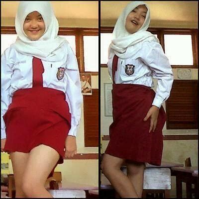 Bokep siswi SMA ngewe crot di dalam .